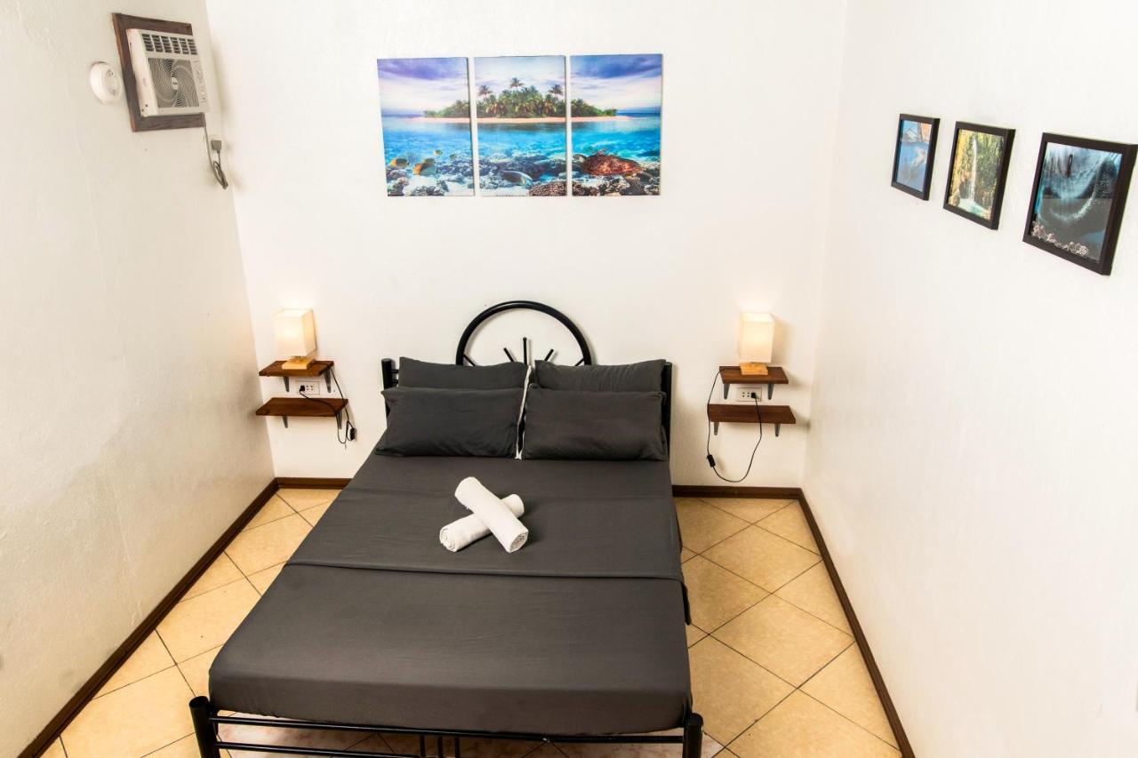 Ohlala Hostel Moalboal Esterno foto