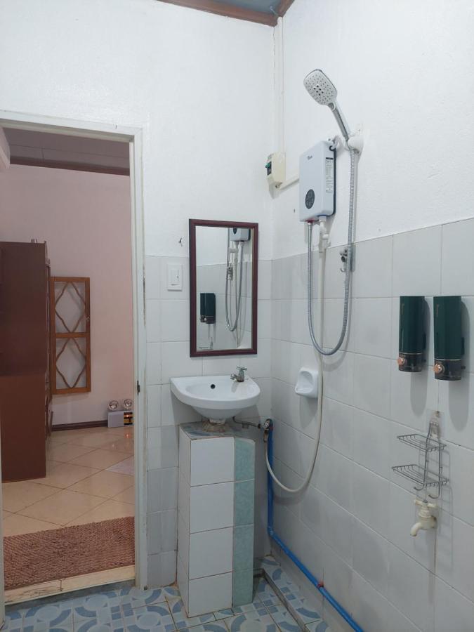 Ohlala Hostel Moalboal Esterno foto