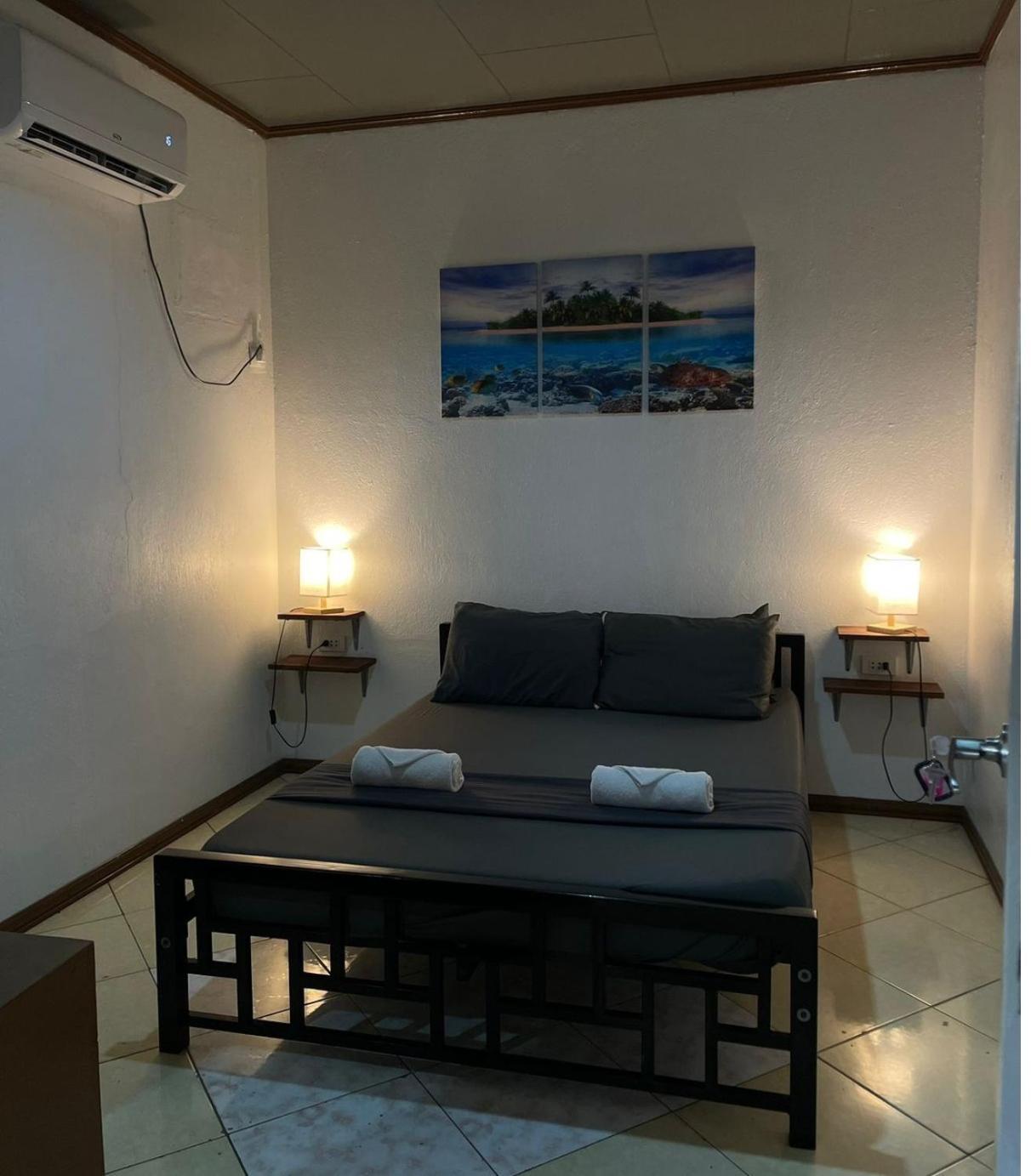 Ohlala Hostel Moalboal Esterno foto