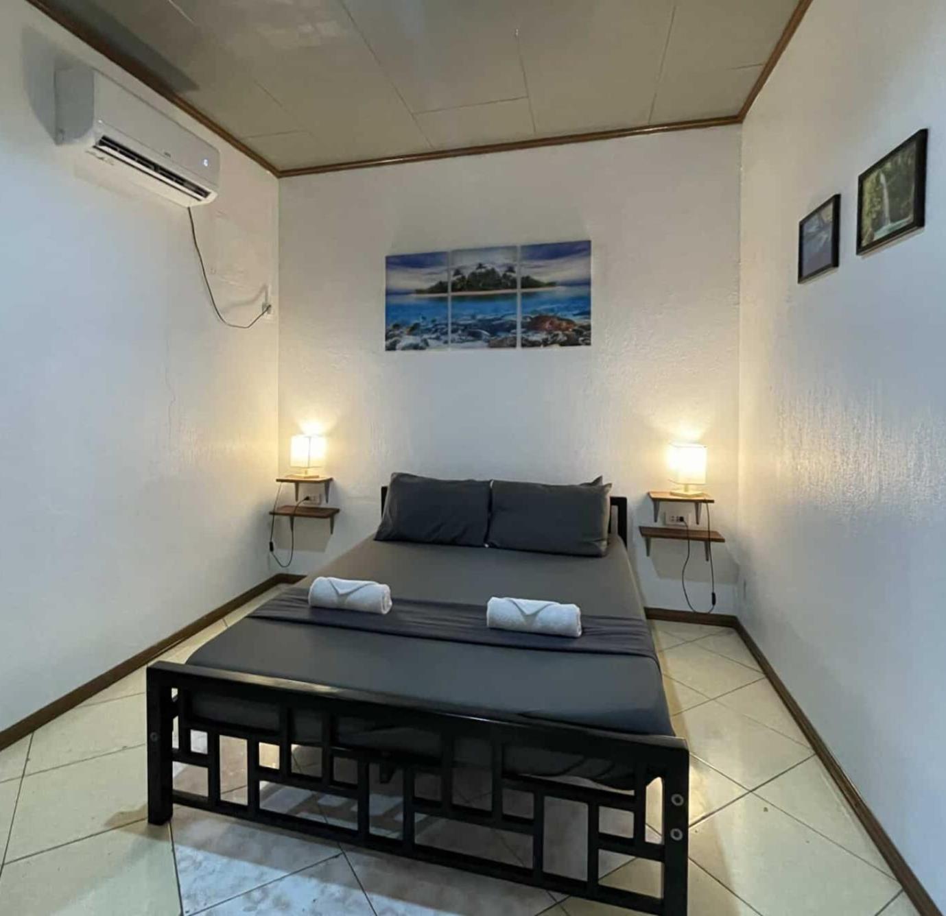 Ohlala Hostel Moalboal Esterno foto